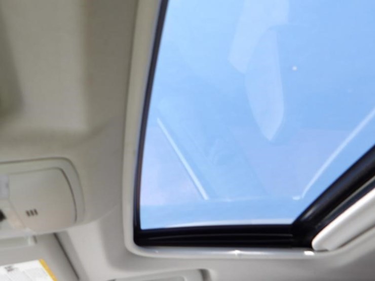2017-toyota-rav4-xle-image-25