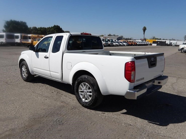 2018-nissan-frontier-sv-image-4