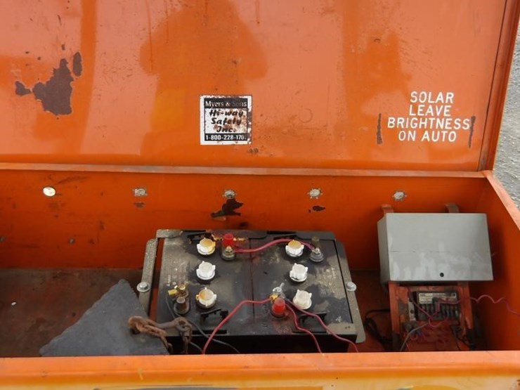 2009-myers-&-sons-gb4001-arrowboard-trailer-image-10