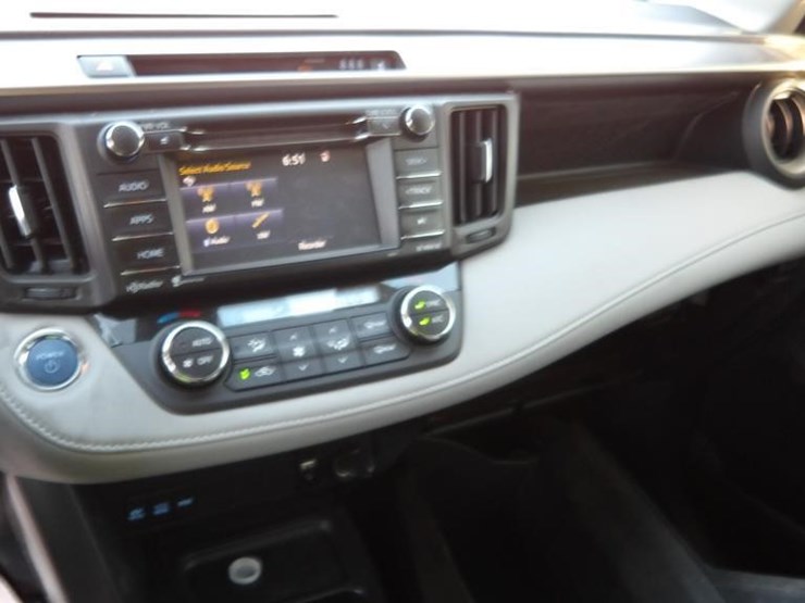 2018-toyota-rav4-xle-image-21
