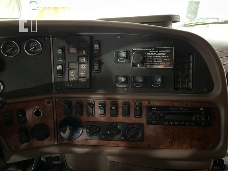 2012-peterbilt-587-image-21