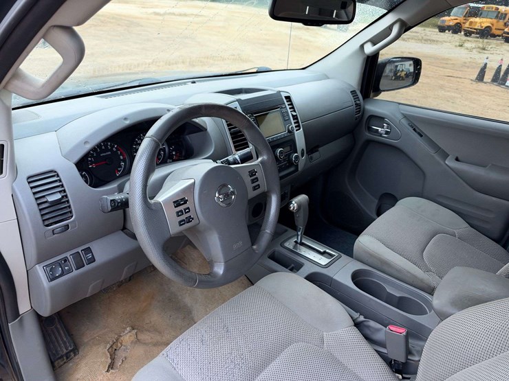 2015-nissan-frontier-image-11