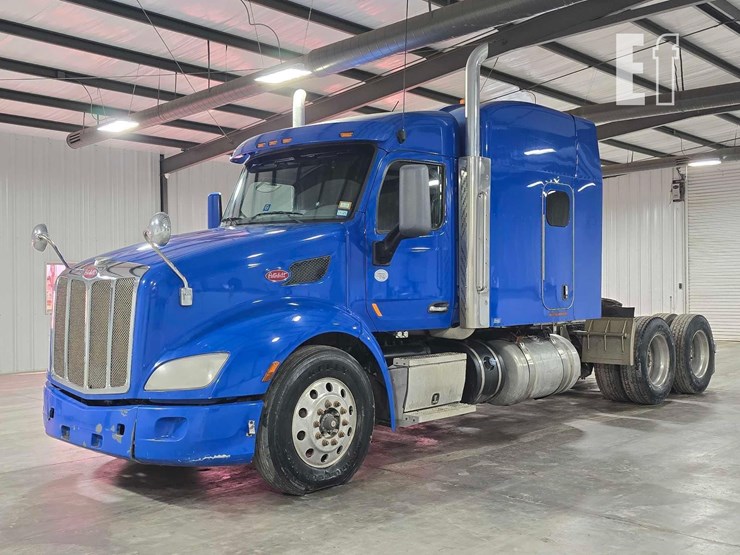 2017-peterbilt-579-image-1