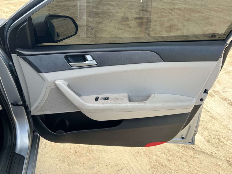 2017-hyundai-sonata-4-door-sedan-(165,391-miles)-image-20