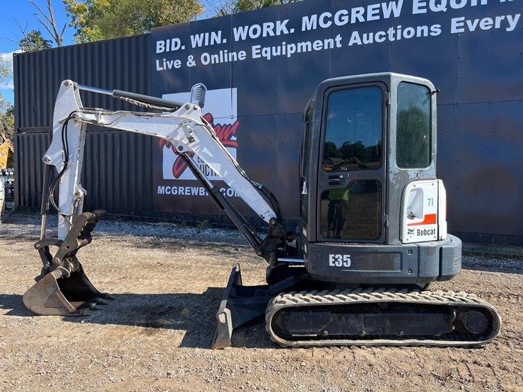 2013-bobcat-e35-image-3