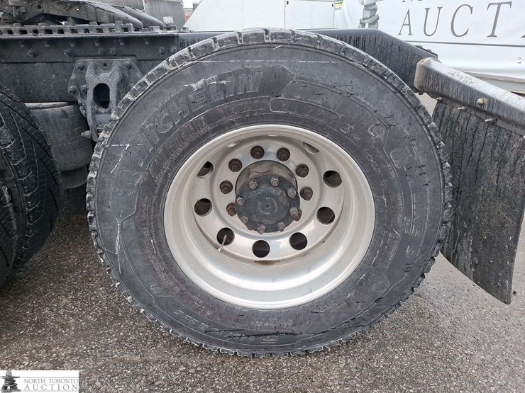 2020-peterbilt-579-image-21