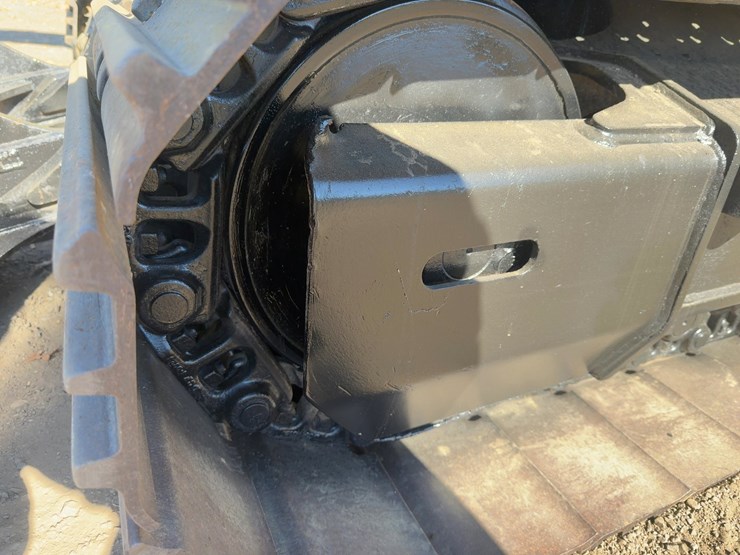 2010-deere-135d-image-31