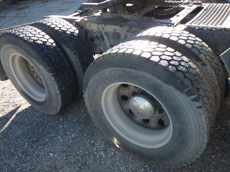 2005-kenworth-t2000-image-11