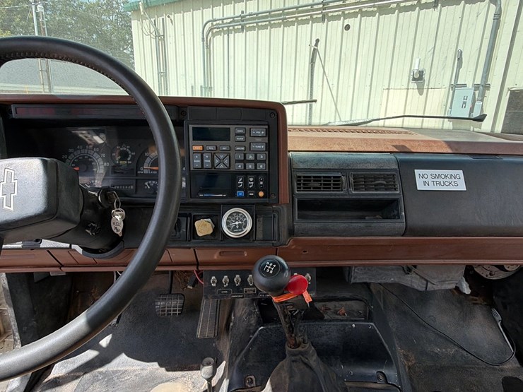 #19-•-1994-kodiak-bucket-truck-image-2