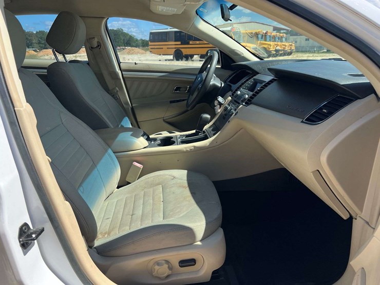 2016-ford-taurus-4-door-sedan-(101,832-miles)-image-19