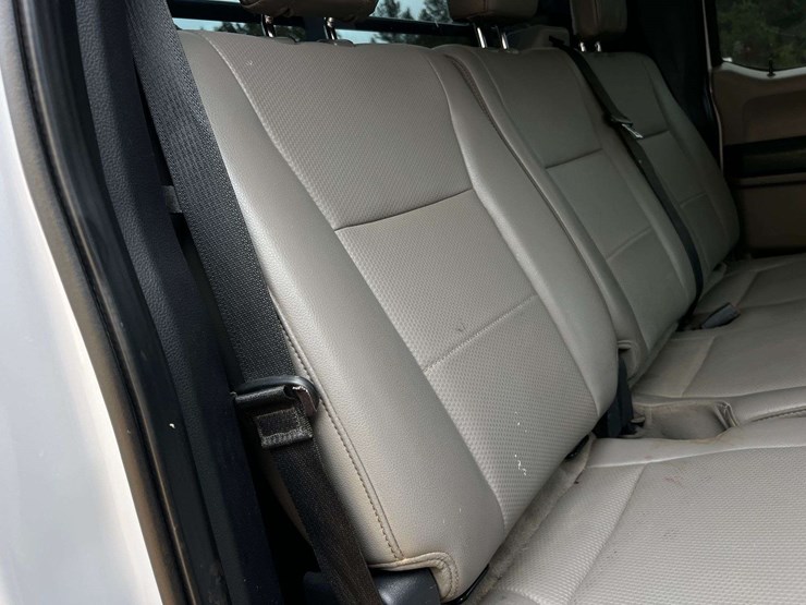 2022-ford-f350-image-32