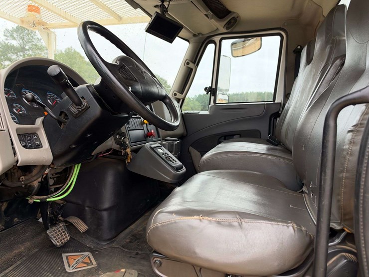2017-international-durastar-4400-image-10