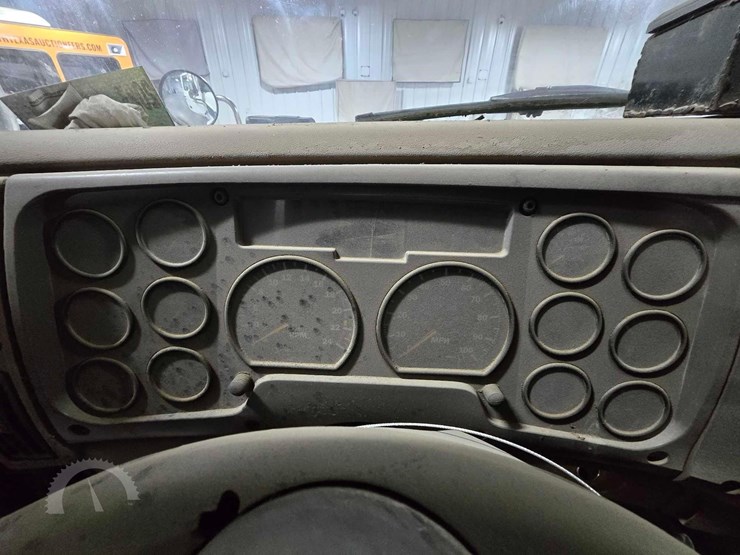 2005-mack-granite-cv713-image-12