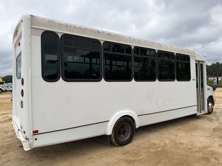 2017-ford-e450-image-3