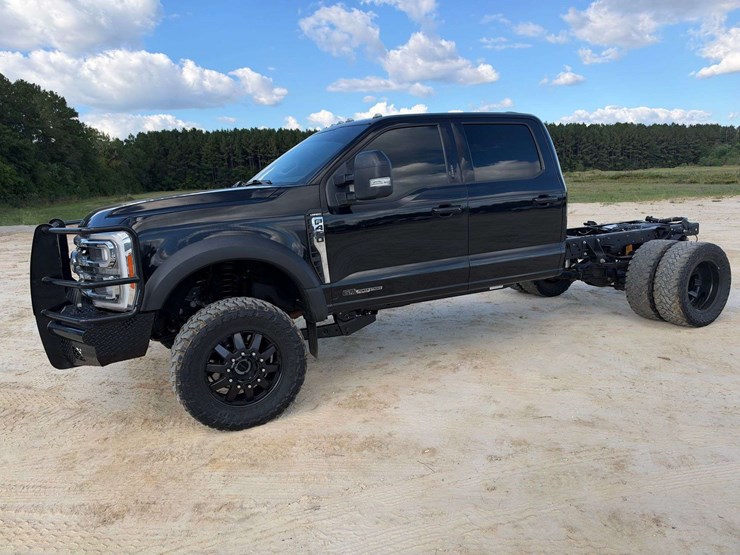 2023-ford-f450-image-1