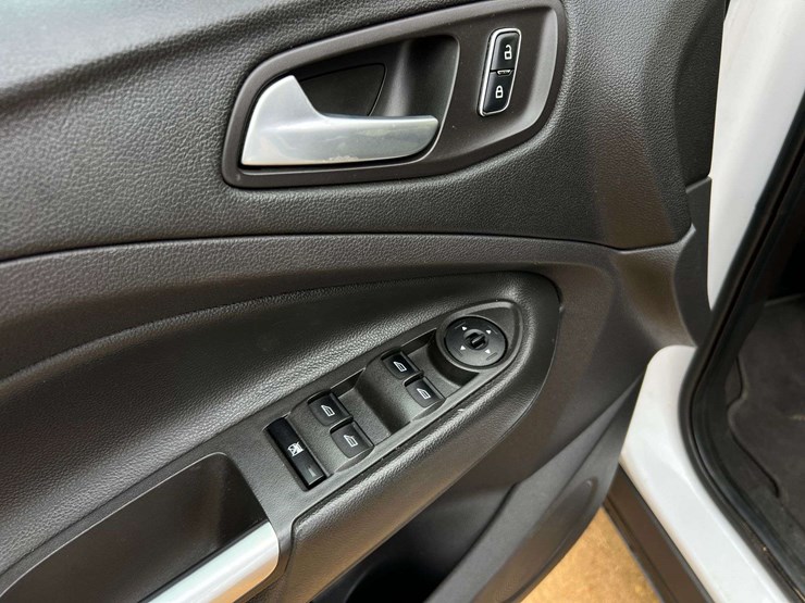 2014-ford-escape-se-image-10