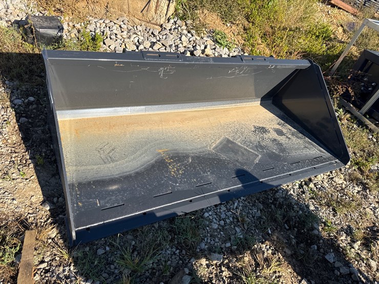 #64-•-skid-steer-80in-smooth-bucket-image-1