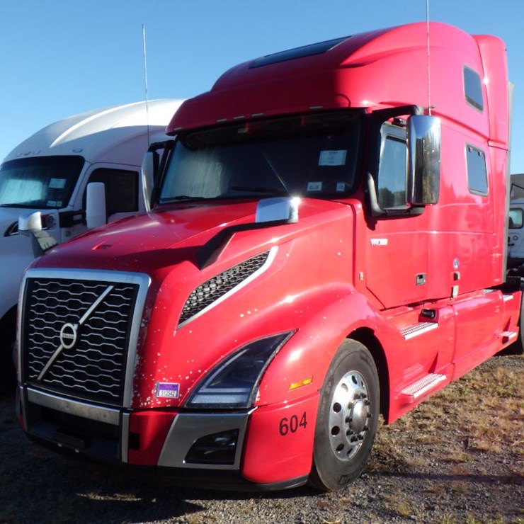 2022 VOLVO VNL860