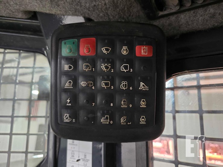 2022-deere-650k-lgp-image-22