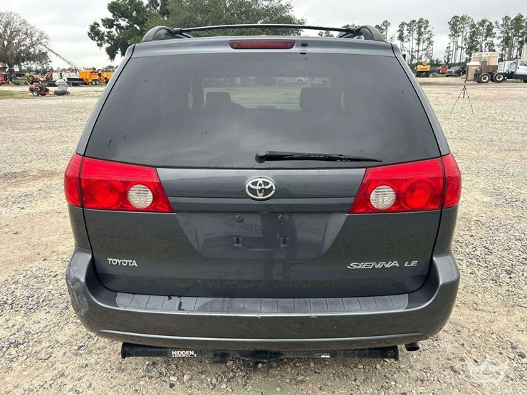 2007-toyota-sienna-image-27