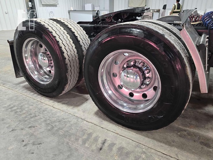 2000-kenworth-w900-image-28