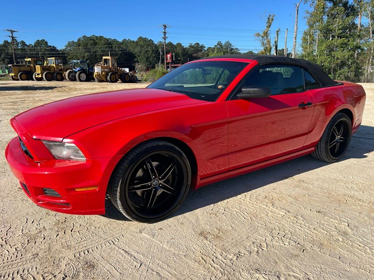 2014-ford-mustang-2-door-coupe-(232,492-miles)-image-1