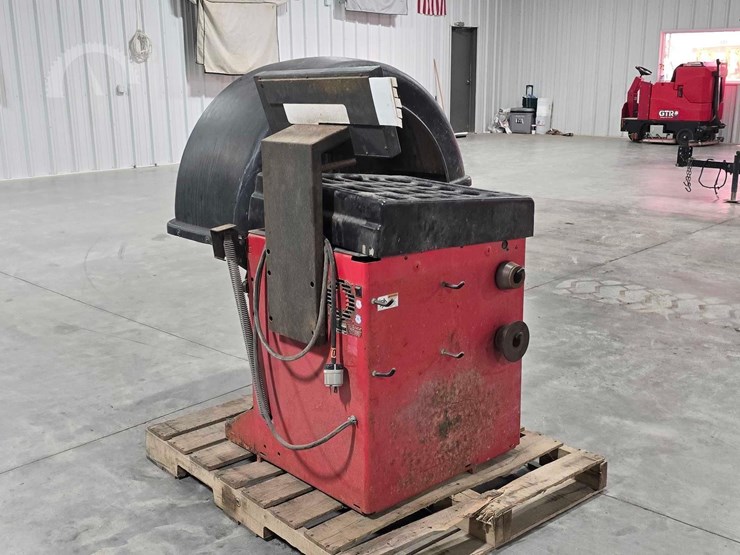 ford-rotunda-dsp9002-wheel-balancing-machine-image-3