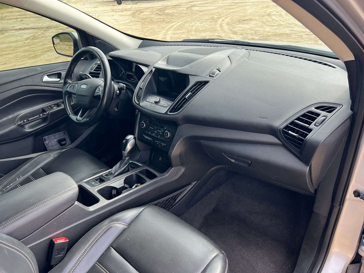 2019-ford-escape-image-18