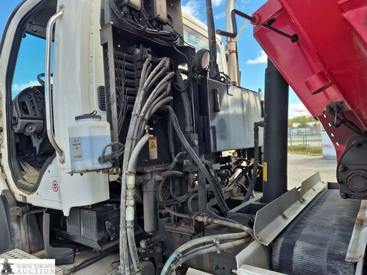 2019-freightliner-108sd-image-27