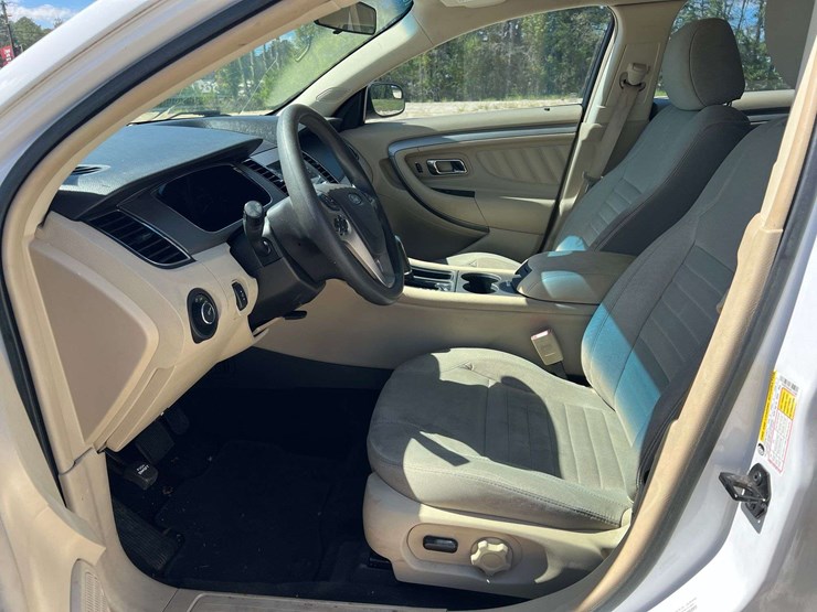 2016-ford-taurus-4-door-sedan-(101,832-miles)-image-10