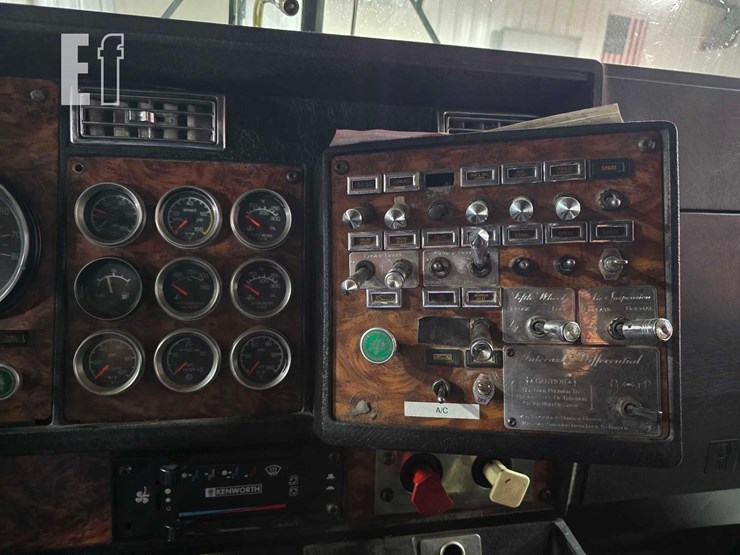2000-kenworth-w900-image-14
