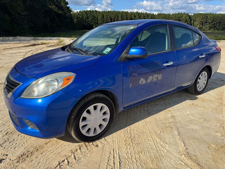 2013-nissan-versa-sv-4dr-sedan---140,734-miles-image-1