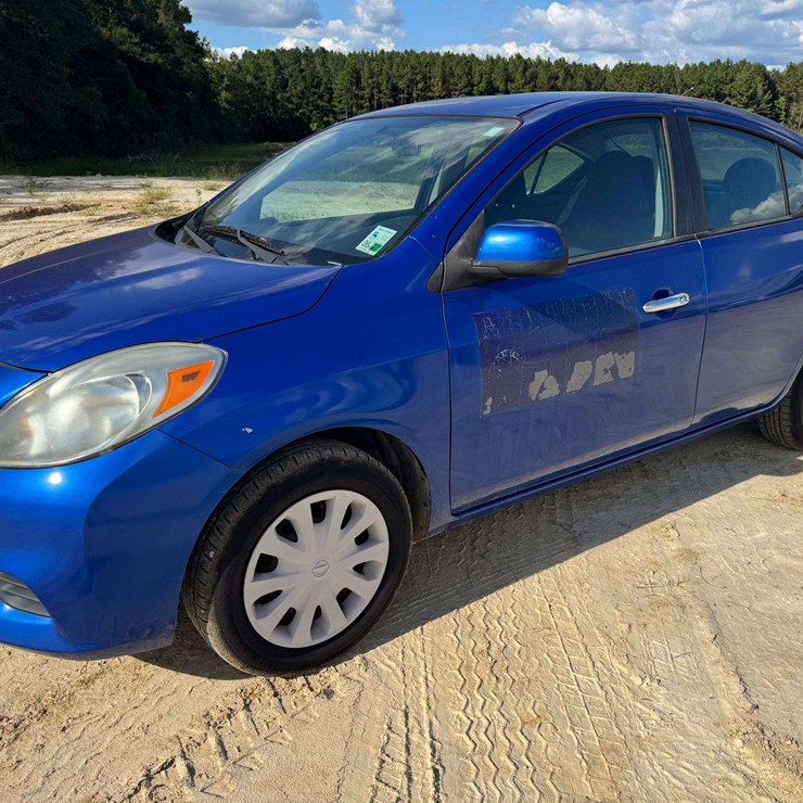2013 Nissan Versa SV 4DR Sedan - 140,734 Miles