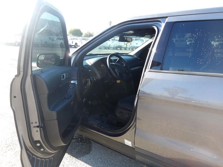 2018-ford-explorer-image-14