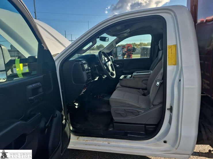 2016-chevrolet-silverado-3500hd-image-9