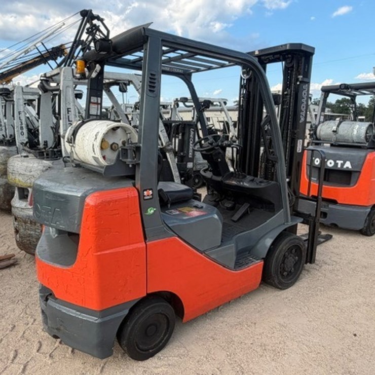 #16 • TOYOTA 8FGCU3D FORKLIFT