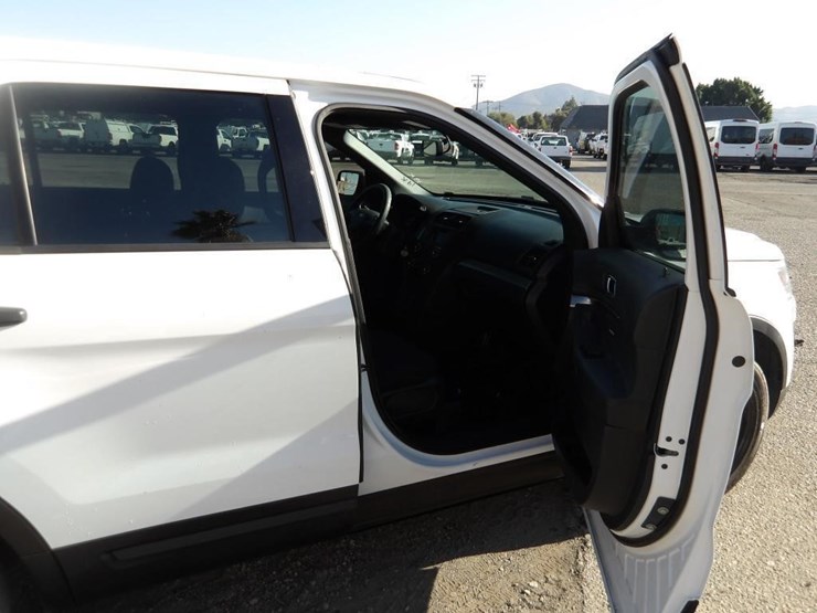 2018-ford-explorer-image-10