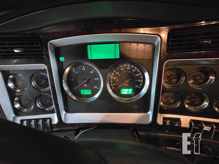 2016-kenworth-t800-image-12