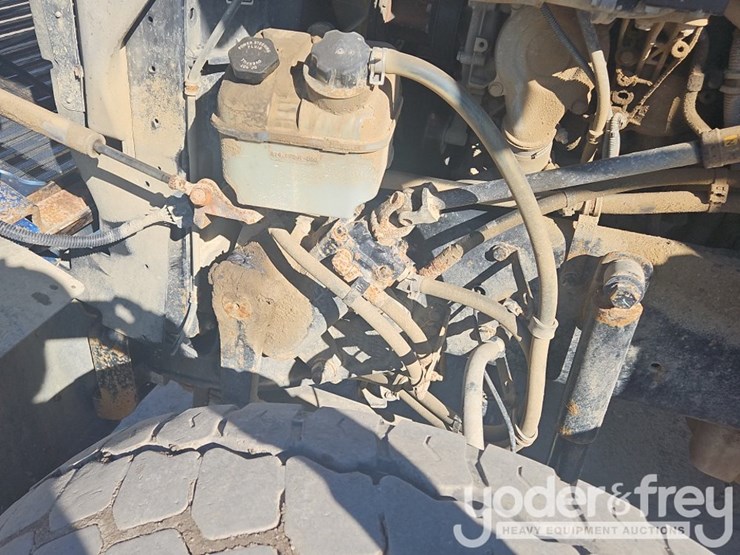 2019-freightliner-122sd-image-32