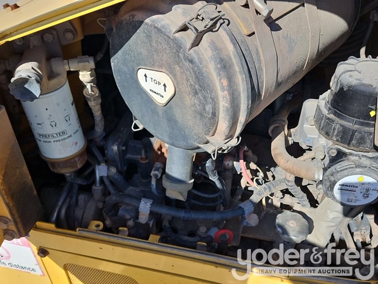 2015-komatsu-d61pxi-24-image-30