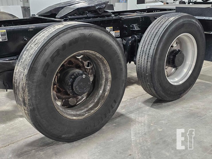 2024-peterbilt-579-image-24