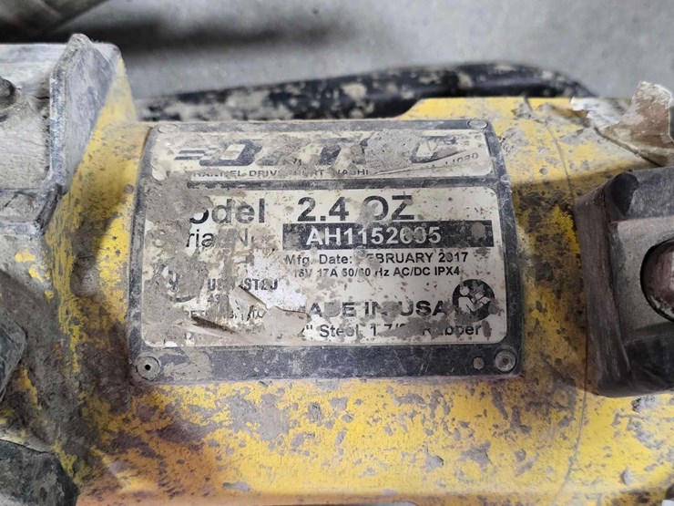 2017-oztec-2.4-oz-electric-concrete-vibrator-motor-image-2