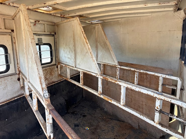 #1405-•-1993-lazy-n-horse-trailer-w/-living-quarters-image-38
