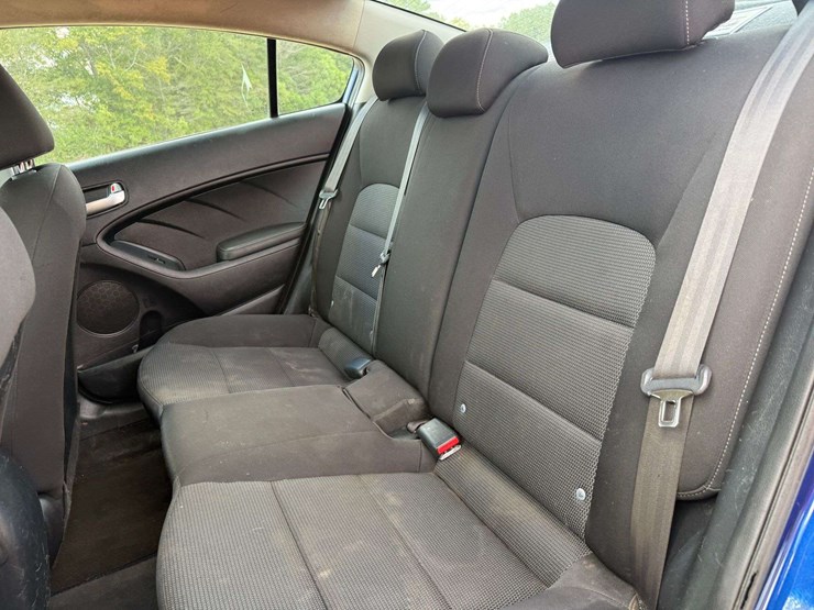 2017-kia-forte-4-door-sedan-(101,833-miles)-image-17