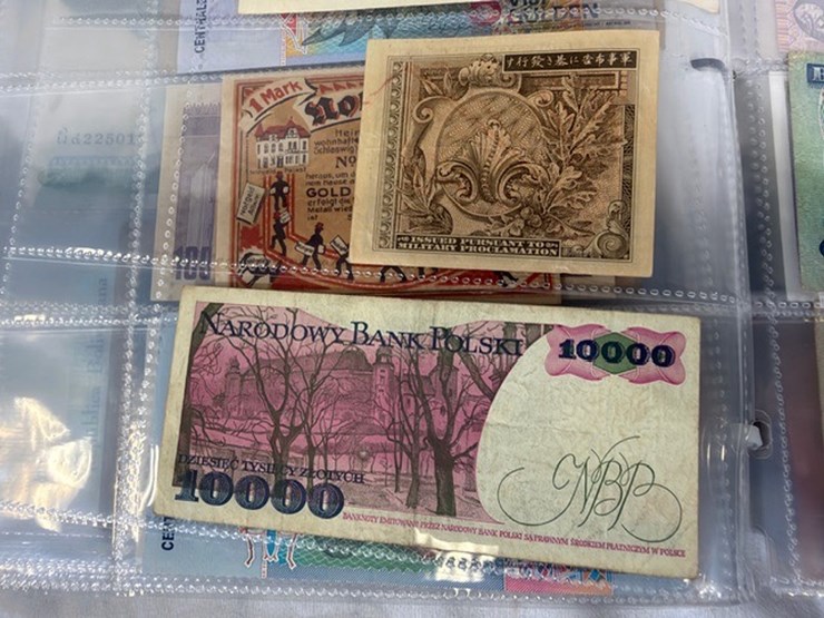 #40310-•-foreign-currency-bank-notes-image-119