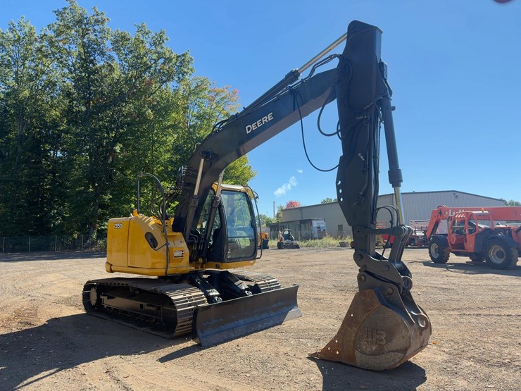 2010-deere-135d-image-7