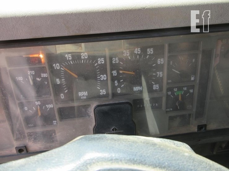 2001-international-4700-image-11