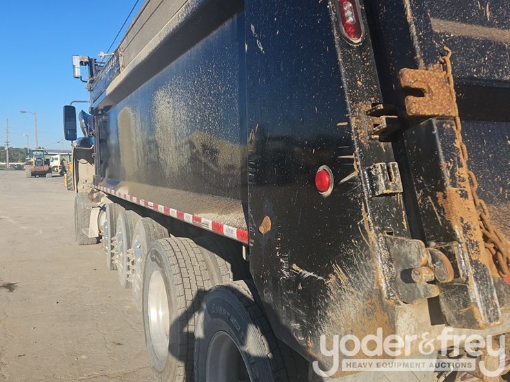 2019-freightliner-122sd-image-31