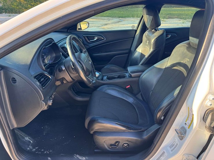 2015-chrysler-200s-4dr-awd-sedan---133,772-miles-image-10