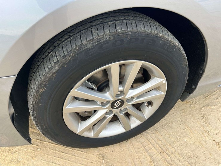 2017-hyundai-sonata-4-door-sedan-(165,391-miles)-image-24